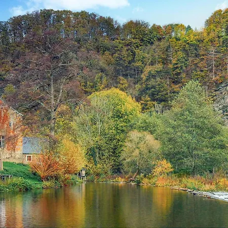 2 Bedroom Gorgeous In Σπίτι διακοπών Rendeux